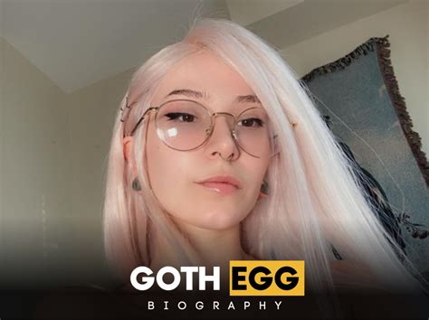 gothegg|Goth Egg (@goth.egg)